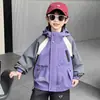 Elegante chaqueta cortavientos con capucha de doble capa color morado taro para niños, a prueba de viento, resistente al frío y cálida para otoño e invierno.