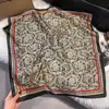 Novo Estilo Lenço Quadrado Pequeno 70cm Lenço Quadrado de Cetim Coreano Lenço de Seda Xale Pequeno Decorativo Feminino Lenço de Pescoço Múltiplas Opções de Personalização