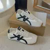 Zapatillas de entrenamiento alemanas de suela plana para mujer, nuevas zapatillas blancas populares de primavera 2026, zapatillas deportivas casual versátiles, zapatillas de skate