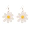 Aretes de margarita tejidos a mano de verano, aretes de flores bohemios para resort de playa, de rafia a contraste de color