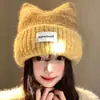 Gorro de punto lindo estilo coreano con orejas de gato para mujer, cálido y protege los oídos para el invierno, hace que la cara se vea más pequeña, gorro versátil para poner sin cierre