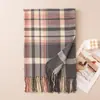 Bufanda a cuadros nueva para mujer, estilo británico, calentador de cuello grueso y cálido de invierno, versátil chal de cachemira sintética para mujer