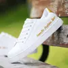 2024 Nuevos Zapatos Blancos Transpirables de Verano Tendencia Zapatos Blancos Casuales para Hombre Estilo K Aumento Interno Versátiles Zapatos para Hombre Zapatos de Plataforma