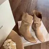 Botas retrô de salto grosso de cano médio, botas de salto bloco de perna larga para mulheres, nova coleção de outono 2026, botas curtas marrons, botas Martin