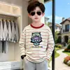 Camiseta listrada de manga comprida 100% algodão da moda para crianças, novo estilo primavera e outono, camiseta básica de corte solto para meninos e crianças mais velhas