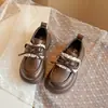 Nueva colección de Primavera y Otoño: zapatos de cuero de moda y versátiles para niñas, con suela blanda y superficie suave, impermeables y antideslizantes, adecuados para caminar y uso casual