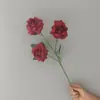 Flores artificiais em tons vermelhos para decoração de salão de casamento chinês, com rosas, hortênsias e orquídeas phalaenopsis