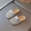 Pantuflas Cerradas para Niñas 2026 Verano Nuevo Estilo Coreano Inspiradas en Chanel Suela Gruesa Tejidas Huecas Sandalias de Playa Modernas