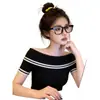 Impresionante top de punto a rayas estilo miu de un hombro y manga corta para mujer 2026 nuevo artículo de verano diseño de hombros descubiertos