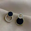 Aretes Elegantes Explosivos para Mujeres Coreanas Pendientes de Anillo con Sentido Avanzado Pendientes de Anillo Doble Tridimensionales Anillo Superpuesto de Diamantes de Imitación Pendientes de Esmalte