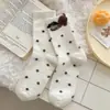 Calcetines Blancos para Mujer Invierno Terciopelo Australiano Engrosados Cálidos Versión Coreana Lindos Dibujos Animados Perrito Calcetines de Media Pantorrilla Calcetines para Dormir Venta al por Mayor
