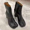 Botas Chelsea de salto grosso em couro legítimo para mulheres, botas split-toe estilo casco de porco, novo modelo 2026 botas Chelsea em couro legítimo, botas curtas versáteis de nicho