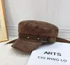 Gorra azul marino de imitación gamuza con tachuelas, de copa plana, para mujer, gorra de estilo newsboy vintage de ala corta, gorra tipo pico versátil y de moda para otoño e invierno