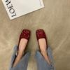 Sapatos femininos estilo Xiaoxiang de camada única, primavera e outono de 2025, lançamento, com laço, bico quadrado, sapatos baixos para mulheres, boca rasa, todos os tipos de calçados, combinando com o leite