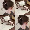 Adecuado para uso en verano, este pasador de pinza es para mujeres con cabello fino, para la parte posterior de la cabeza.. Es un nuevo modelo 2026, un accesorio para el cabello de pinza de tiburón de tamaño mediano de alta gama