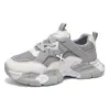 Nuevos zapatos deportivos para hombre para todas las estaciones, transpirables de malla, suela gruesa, estilo papá, juveniles, estilo Hong Kong, modernos, casuales, zapatos para correr para hombre