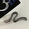 Presilha de Cabelo Metálica Minimalista com Laço para Mulheres, Presilha de Tubarão Grande Elegante de Alta Qualidade, Novo Modelo Estilo Minimalista 2024 para a Parte de Trás da Cabeça
