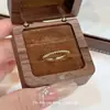 [Trajetória Galáctica] Anel Minimalista Dourado Luxuoso Brilhante com Diamante Anel Aberto Empilhável para Mulheres Versátil Moda de Nicho Anel para Dedo Indicador