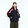 Cardigan de cores blocadas da moda, estilo retrô americano para primavera e outono, com gola alta, jaqueta esportiva simples de corte solto para homens e mulheres, adequado para casais