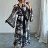 Suministro Exclusivo Transfronterizo Talla Europea Estampado de Malla Bata Larga Talla Extra Manga de Campana Bata de Casa para Mujer Bata de Baño Ropa de Abrigo