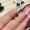 Brincos de luxo estilo escuro com diamantes incrustados em camélia, banhados a ouro preto, brincos de pedras preciosas com laço da moda, tudo combinando