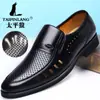 [Couro Genuíno de Vaca] Sandálias de Couro Vazadas de Verão Masculinas Casuais Respiráveis Fundo Macio Superfície Macia Sapatos com Furos Sapatos de Negócios para Pai