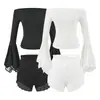 Conjunto de top de tricô com manga sino, um ombro só, elástico e justo, shorts rendados deslumbrantes que abraçam o quadril e leggings sexy