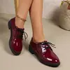 Sapatos de Couro com Amarração Frontal de Tamanho Grande Transfronteiriços para Mulheres 2026 Primavera Novo Estilo Sapatos Sociais para Mulheres Estilo Britânico Mocassins Brilhantes para Mulheres