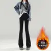 Calça de Micro La Jeans Preta de Cintura Alta Feminina Nova Outono/Inverno 2024 com Forro de Lã Slim Fit Emagrecedora Stretch com Boca de Sino