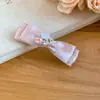 Tecido Embellished com Strass, Laço de Flor, Grampo de Pérola, Presilha de Cabelo, Estilo Delicado e Suave, Presilha Bico de Pato, Design Único, Acessório de Cabelo de Nicho