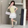 Conjunto de Verano para Niñas Dulce Nuevo Estilo 2026 para Niños Mayores, Camiseta Falsa de Dos Piezas con Adorno de Encaje, Falda Corta, Conjunto de Dos Piezas con Falda de Pastel