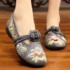 Zapatos de Tela Nuevos de Primavera Bai Zhenhe Estilo Antiguo de Pekín para Mujer, Casuales para Madres, Antideslizantes, Suela Suave, Slip-on Planos Bordados