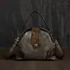 Bolso de Mujer de Moda Nuevo 2025 Bolso de Mano Bordado Retro Europeo y Americano Bolso de Clip Bolso de Hombro