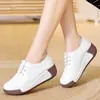 Zapatos de tacón de cuña exclusivos transfronterizos para mujer, nuevo estilo 2026, suela blanda, cómodos, suela gruesa, que aumentan la altura, zapatos casuales de cuero para mujer