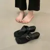 Chanclas de cuña con punta cuadrada estilo francés para mujer, Nuevo modelo de verano 2026, Sandalias de dedo con hebilla metálica, Zapatillas versátiles para vacaciones para mujer