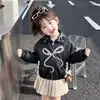 Ropa exterior de primavera y otoño para niñas, nueva colección de otoño 2026, chaqueta de cuero elegante para niños, chaqueta de cuero de moda para bebés, top a la moda