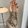 Novo Colar de Cor Misturada Pérola Dourado Marrom Mocha Melard Outono e Inverno, Corrente de Suéter de Luxo Leve Nicho Corrente de Pescoço para Mulheres