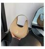 Bolsa de Design de Cor Sólida Nicho Feminina 2024 Nova Moda Simples Distinta Bolsa Meia-Lua de Axila Distinta Bolsa de Ombro Portátil
