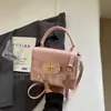 Bolso pequeño rosa a cuadros súper popular para mujer, nuevo bolso cruzado versátil de moda 2026, bolso cuadrado pequeño informal tipo caja estilo coreano