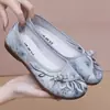 Zapatos de tela del viejo Pekín, transpirables de primavera, suela blanda, auténticos oficiales, estilo chino, zapatos planos para mamá, antideslizantes, vintage, zapatos de un solo uso para mujer