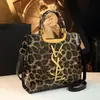 Nova Bolsa Grande de Couro Brilhante com Estampa de Leopardo 2025 para Mães de Meia-Idade, Bolsa Feminina Elegante de Couro Genuíno, Bolsa de Ombro Transversal