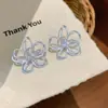 Brincos de flor de cinco pétalas azul e rosa super fada para mulheres, com pinos de prata, frescos e doces, com um toque de alta qualidade, charme jovial e efeito de emagrecimento facial