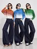 Coleção de outono de Miyake: Camisa básica feminina listrada color block, com gola franzida, mangas morcego, corte solto, comprimento curto e design texturizado de manga longa