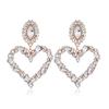 Moda europea y americana exagerada personalidad moderna creativa aleación diamante color amor clip para la oreja en forma de corazón aretes colgantes grandes para mujer
