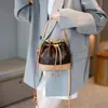 Bolsa feminina de luxo, modelo novo 2026, estampa vintage, bolsa tipo balde versátil e estilosa, bolsa de ombro e transversal da moda