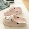2026 Verão Novos Sapatos de Furos DIY Padrão Desenho Animado Estilo Mulher Gato Aumento de Altura Sandálias Fechadas para Praia e Exterior