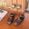Nuevos Zapatos de Verano para Niños 2026 Estilo Coreano Moda Retro Flor de Camelia Sandalias Romanas Cerradas para Niñas