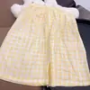 Ropa para llevar en verano: Pijama de Tartán Amarillo con Pastel de Mantequilla para Mujer, Conjunto de Dos Piezas con Cuello Redondo, Manga Corta y Shorts, Se Puede Usar Afuera como Ropa de Casa