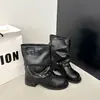 Botas de Tacón Grueso Apiladas Plisadas con Hebilla Remachada para Mujer 2026 Nueva Moda Europea Americana Botines Cortos Adelgazantes Botines Cortos Pequeños de Moda