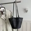 Bolsa tipo sacola estilosa e versátil com padrão trançado vazado, perfeita para mulheres, pode ser carregada como bolsa de ombro ou bolsa de mão, e tem grande capacidade, tornando-a ideal para uso casual